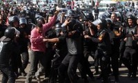 Egypte: heurts entre police et manifestants place Tahrir