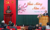 Les dirigeants vietnamiens présentent les voeux de Nouvel An 