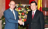 Truong Tan Sang reçoit le Directeur général du groupe ROSATOM