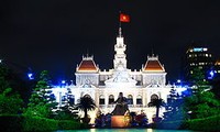 Réunion du Bureau politique sur le développement de Ho Chi Minh-ville