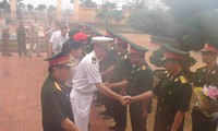 Les attachés militaires apprécient hautement la politique religieuse du Vietnam