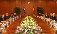 Raul Castro Ruz entame sa visite officielle au Vietnam 