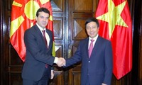 Le chef de la diplomatie de Macédoine reçu par des dirigeants vietnamiens