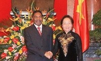Le président de la région tanzanienne de Zanzibar en visite au Vietnam