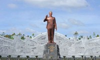 Inauguration de la statue sur le président Ho Chi Minh dans le Tây Nguyen