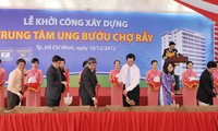 Nguyen Tan Dung à la mis en chantier du centre de cancérologie Cho Ray