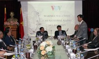 La Voix du Vietnam et sa consoeur laotienne renforcent la coopération