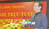 Nguyen Tan Dung : Il faut lever les obstacles à la production et au commerce 