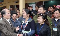 Nguyen Sinh Hung en visite dans la commune de Thien Ky, province de Lang Son