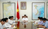 Le Premier Ministre Nguyen Tan Dung travaille avec les autorités de Hai Duong
