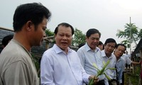 Le vice-Premier Ministre Vu Van Ninh travaille avec les autorités de Hanoi 