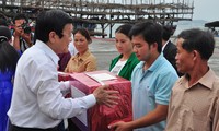 President Truong Tan Sang visits Ly Son island