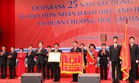 Prime Minister Nguyen Tan Dung confers Labor Hero title on VietinBank