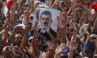 Egyptian prosecutors investigate complaints against former President Morsi