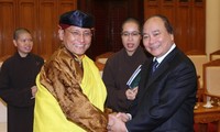 Deputy PM Nguyen Xuan Phuc receives His Holiness Gyalwang Drukpa