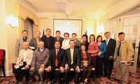 Vietnamese Party delegation works in the UK