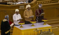 Myanmar: newly-elected President Htin Kyaw sworn in office