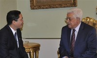 Vietnam, Palestine support resolving disputes by peaceful means