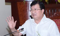  Deputy Prime Minister Trinh Dinh Dung works with the Ministry of Transport