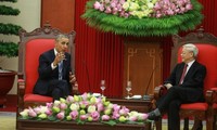 Party leader Nguyen Phu Trong  receives President Barack Obama