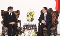 Deputy Prime Minister Vuong Dinh Hue receives Thai Ambassador Manopchai Vongphakdi