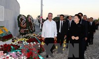 Vietnam’s Party and State leaders pay tribute to Fidel Castro 