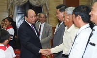 Prime Minister meets overseas Vietnamese in Cambodia