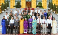 Vice President Dang Thi Ngoc Thinh receives revolutionary contributors of Thua Thien Hue province