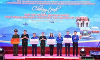 Quang Binh enhances communications of sea and islands among youth