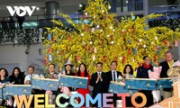 Vietnam Airlines welcomes first visitors with special ceremonies