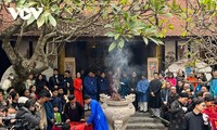 Tet program engages young people in traditional rituals