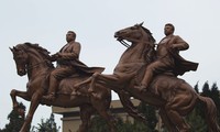 DPRK unveils bronze statues of Kim Il Sung and Kim Jong Il 