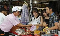 Vietnam, Laos target 2 billion USD in trade revenue next year