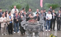 Vietnamese expats visit Pac Bo Historical Site, Cao Bang province 	