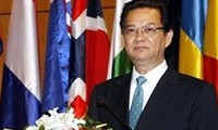 PM Nguyen Tan Dung leaves for ASEAN Summit 