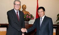 Foreign Minister receives former Australian diplomat 
