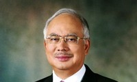 Malaysian PM pays official visit to Vietnam