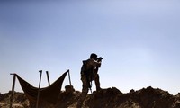 US continues air strikes on Islamic State militants in Iraq 