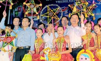 Children across Vietnam jubilantly welcome full-moon festival