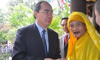 VFF President greets Vietnam Buddhist Sangha