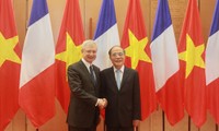 Vietnamese, French NA Chairmen hold talks