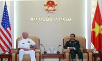 Vietnamese General receives US Commander 