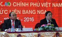 PM meets Vietnamese community in Russia