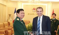 Defense Minister receives ambassadors