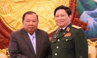 Defense Minister pays official visit to Laos, attends ADMM-10