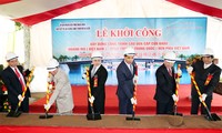 Construction of the Hoanh Mo-Dong Zhong Bridge begins