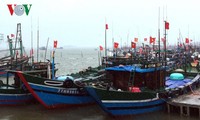 Vietnam's coastal provinces combat storm Doksuri