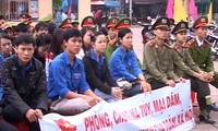 越南全国各地举行活动，响应世界艾滋病日