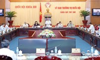  越南十三届国会常委会八次会议讨论提高国会活动质量和效果问题