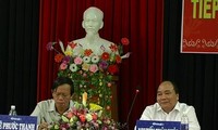 阮春福与广南省选民接触